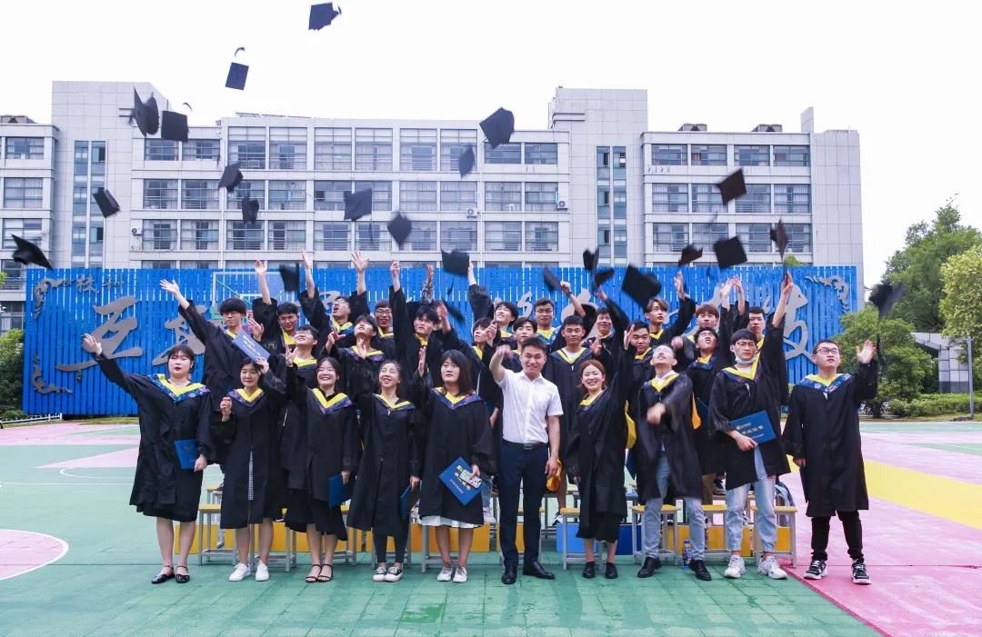 青春不散場(chǎng)，給新華時(shí)光的專(zhuān)屬回憶