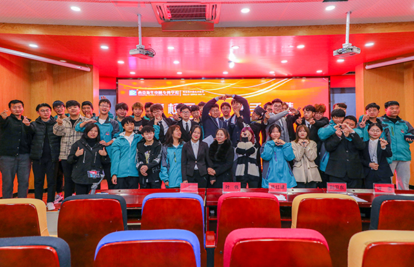 “家校同心，攜手共進”——南京新華綜合結(jié)課答辯