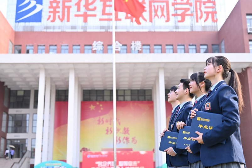 傳遞向上力量！新華電腦學(xué)?！独蠋焷砹恕?月繼續(xù)開講！