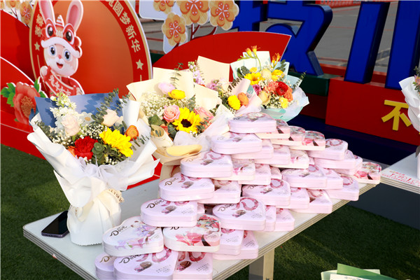 “三八”國(guó)際婦女節(jié)來(lái)臨，南京新華向所有女性致以節(jié)日最美好的祝福！